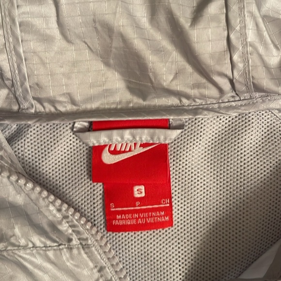 Nike windbreaker jacket size S. It is light gray & white. - Picture 3 of 4